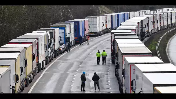 À Douvres, le réveillon de Noël "coincé" des routiers : "Je suis dégoûté pour ma famille"