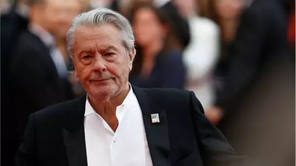 Alain Delon au bord des larmes après la mort de Jean-Paul Belmondo : "Je suis fracassé"