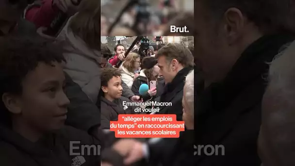 Emmanuel Macron a dit vouloir "alléger les emplois du temps", en diminuant les vacances scolaires.