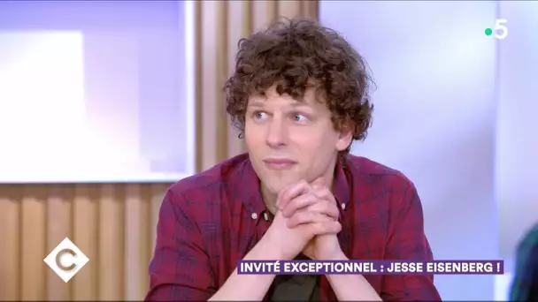 Jesse Eisenberg, la relève d’Hollywood ! - C à Vous – 21/02/2020