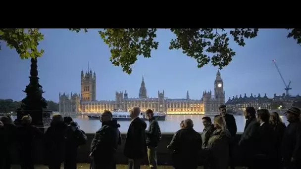 Hommages à Elizabeth II : flot incessant de visiteurs à Westminster Hall, minute de silence à l'…