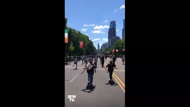 À Philadelphie, des centaines de skateurs défilent pendant une manifestation contre le racisme