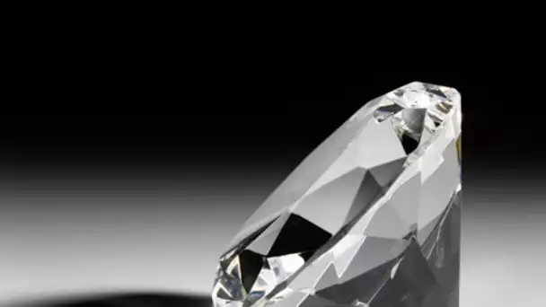 Purs, moins chers : les diamants de synthèse bousculent la joaillerie