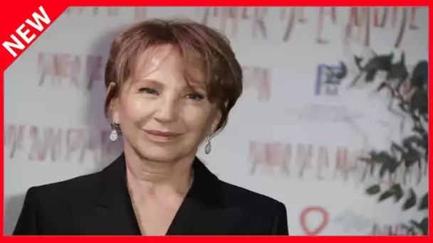 ✅  Nathalie Baye hospitalisée : les vraies raisons