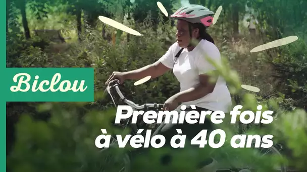 À Paris, des adultes découvrent le vélo pour la première fois