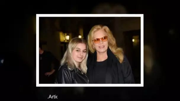 ✅  Flashback – Sylvie Vartan et l’adoption de sa fille Darina : « mon cœur s’est arrêté »