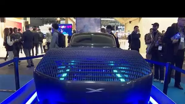 Une voiture volante fait sensation au salon mondial du mobile de Barcelone