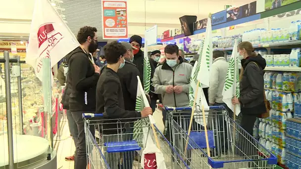 Agriculture : action coup de poing de la FDSEA dans un supermarché