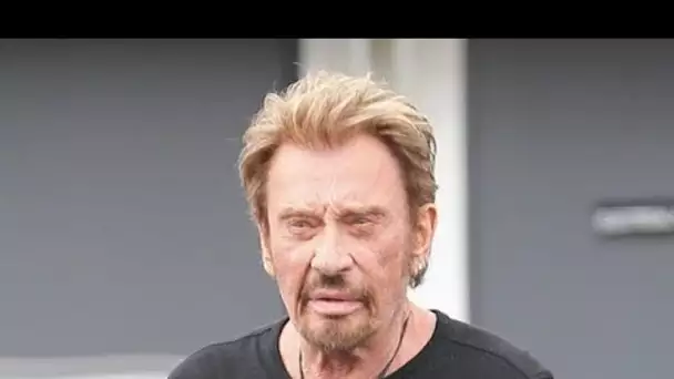 Johnny Hallyday abusé ? Deux ans après sa mort, son ancienne secrétaire fait des...