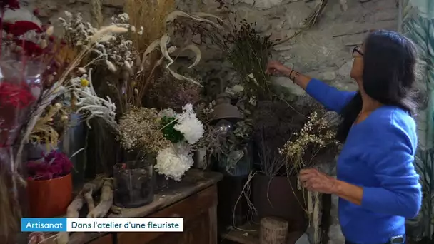 Dans l'atelier d'une artisane fleuriste le temps d'un stage