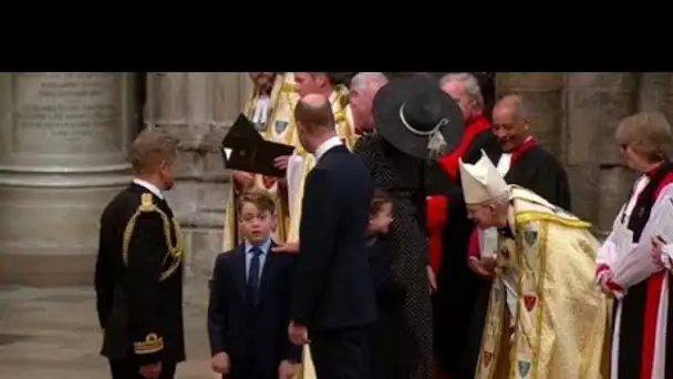 Le prince George réconforté par William lors d'un moment "gênant" au mémorial, selon un expert