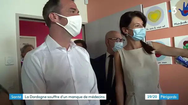 Olivier Véran, le ministre de la Santé, en visite en Dordogne