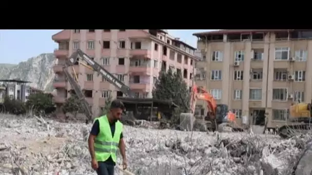 Après le tremblement de terre, la reconstruction au cœur des élections turques • FRANCE 24