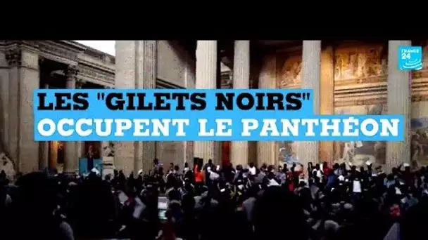 À Paris, des "gilets noirs" sans-papiers envahissent le Panthéon