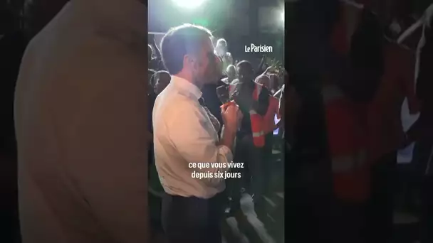 Emmanuel Macron hué et pris à partie par les Mahorais