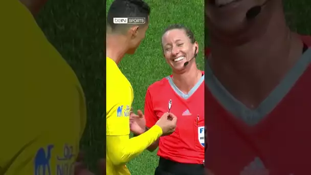 😉 Ce petit clin d'œil de l'arbitre à Cristiano Ronaldo ! 👀 A votre avis il lui a dit quoi ? #shorts