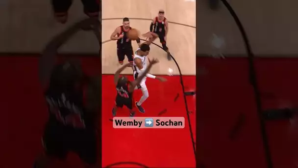 Victor Wembanyama’s SLICK DIME to Jeremy Sochan! 👀 | #Shorts