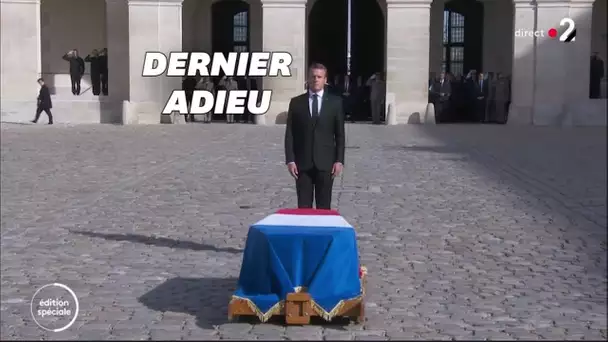 Aux Invalides, Emmanuel Macron rend les honneurs militaires à Jacques Chirac