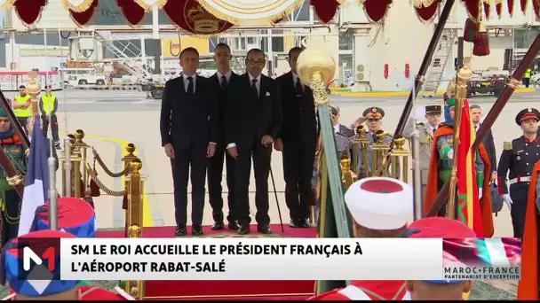 SM le Roi Mohammed VI accueille le Président français à l´aéroport de Rabat-Salé