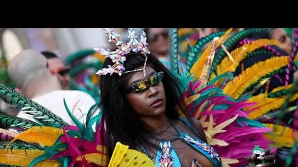 Des milliers de personnes défilent pour le Carnaval de Notting Hill