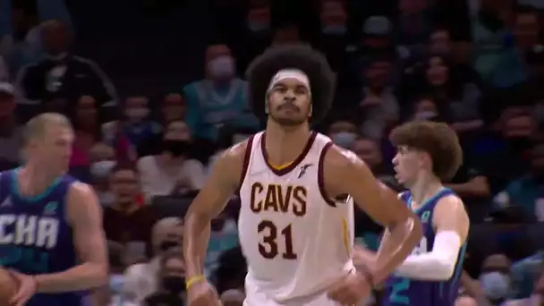 Jarrett Allen HAMMER THROWDOWN! 😤