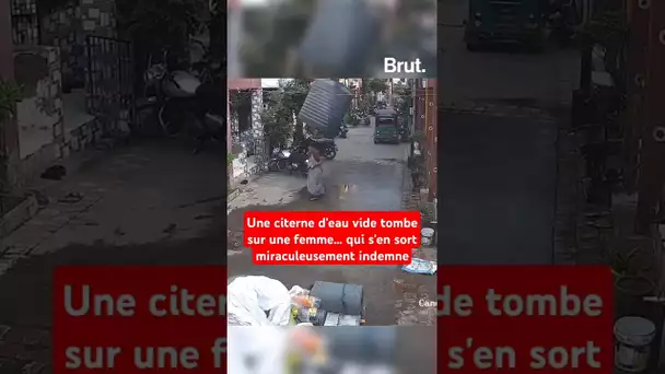 Une citerne d'eau vide tombe sur une femme… qui s'en sort miraculeusement indemne