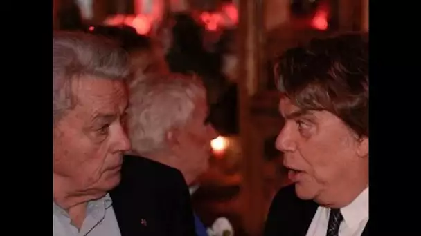 Mort de Bernard Tapie : Alain Delon se confie sur « sa peine atroce »