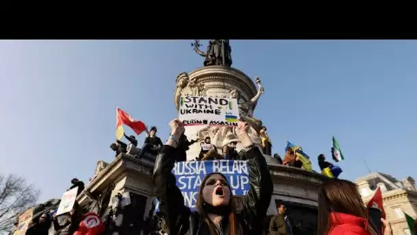 "Sauvez l'Ukraine" : plus de 40 000 manifestants en France contre l'invasion russe • FRANCE 24