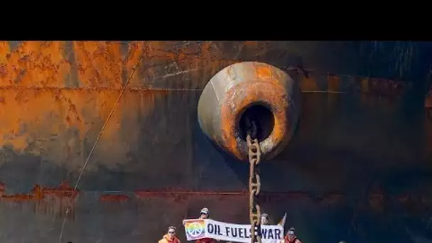 Greenpeace à l'assaut d'un pétrolier russe, au large d'Oslo, qui "finance la machine de guerre"