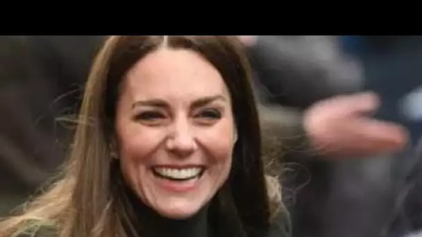 Le choix rusé de Kate analysé alors qu'elle évite d'être «une figure intouchable dans la robe primée