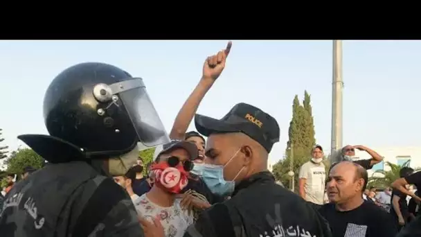 Tunisie : heurts devant le Parlement sur fond de crise politique • FRANCE 24