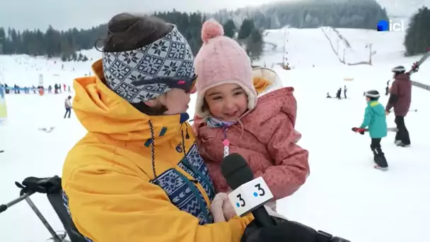 Skier malgré le handicap grâce aux bénévoles d'APACH'Evasion