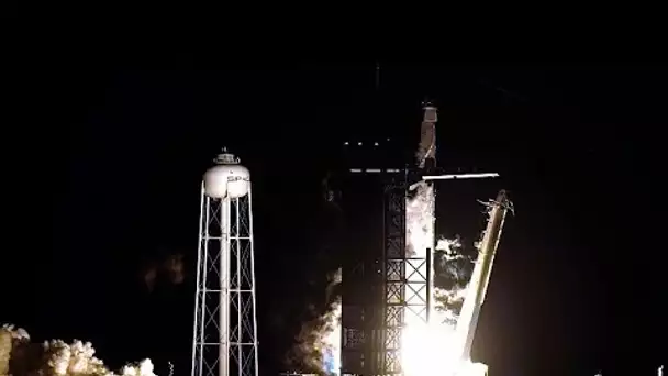 Une fusée SpaceX en route vers la station spatiale avec 4 astronautes