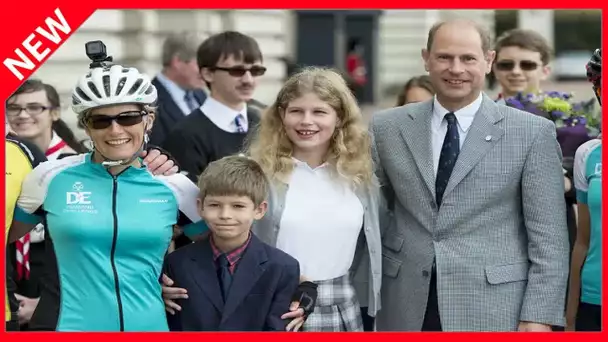 ✅  Le prince Edward et sa femme Sophie au ski : leurs enfants Louise et James se sont éclatés sur le