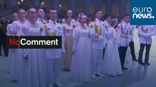 Musique classique et tenues traditionnelles pour le bal annuel des cadets de Moscou