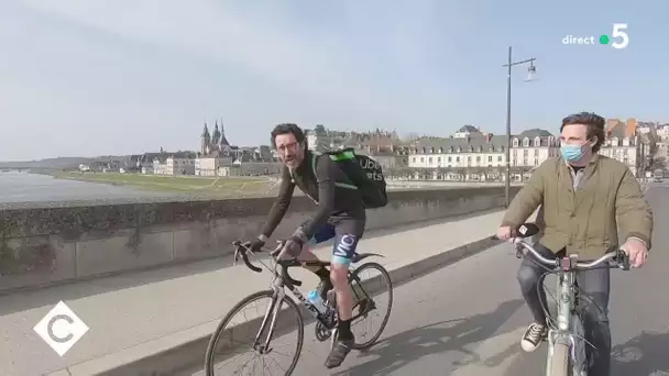 Le chanteur d'opéra devenu livreur de repas - C à Vous - 04/03/2021