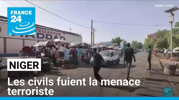 Niger : les civils fuient la menace terroriste • FRANCE 24