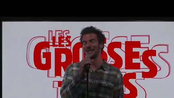 Amir chante " Complémentaires " en live dans Les Grosses Têtes