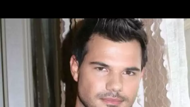 PHOTO Taylor Lautner : l'acteur de Twilight s'est fiancé à sa compagne Taylor Dome...