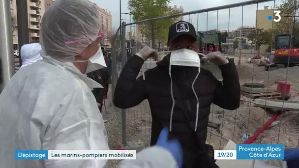 Coronavirus, les marins pompiers régulent la foule devant l'IHU de Marseille