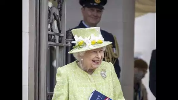 PHOTOS – Elizabeth II souriante : sa 1ère sortie depuis l'hospitalisation du prince...