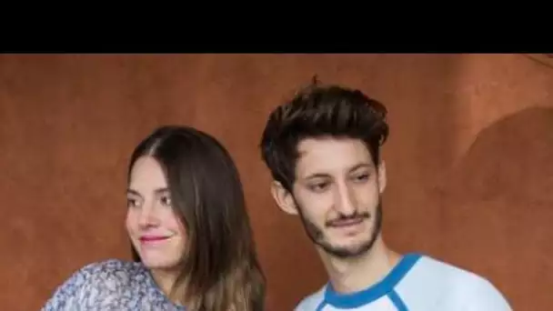 Pierre Niney : sa compagne dévoile une rare photo de leur fille et envoûte les...