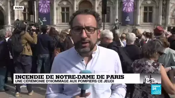 Incendie de Notre-Dame :  hommage aux pompiers sur le parvis de l'hôtel de ville à Paris