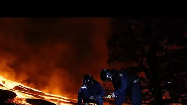 Canaries : la lave du volcan a atteint la mer