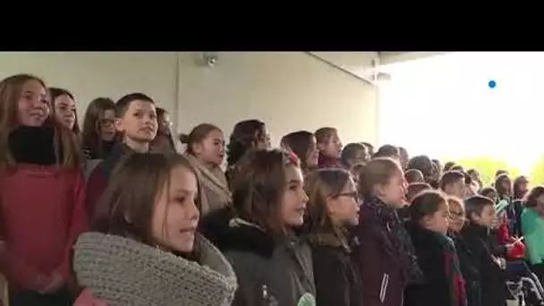 Accueil en musique par les élèves du collège Louis-Léger du Grand-Pressigny (Indre-et-Loire)