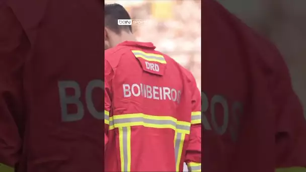 🧑‍🚒🇵🇹 Le magnifique hommage de Porto et Vitoria aux pompiers portugais ! #shorts