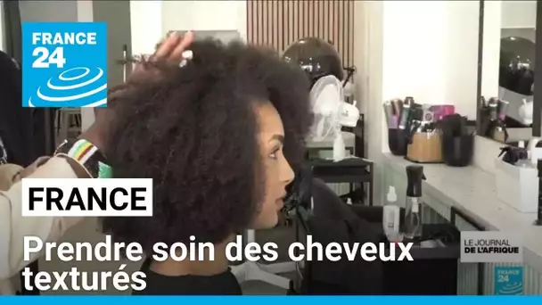 Un manque de formation sur les cheveux texturés dans les salons de coiffure français • FRANCE 24