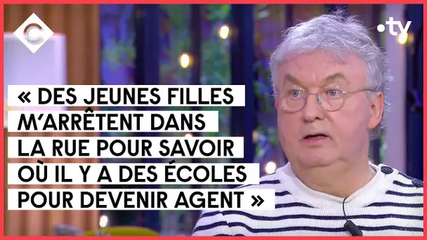 Dominique Besnehard, producteur au grand coeur - C à vous - 16/12/2021