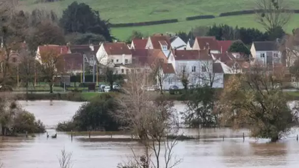 «Il y a eu 30 cm d'eau» : dans le Pas-de-Calais, les habitants constatent les dégâts des inondations