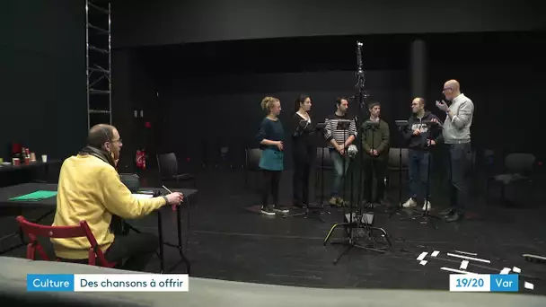 A Toulon, l'ensemble vocal "les Voix animées"  enregistre des chansons à offrir